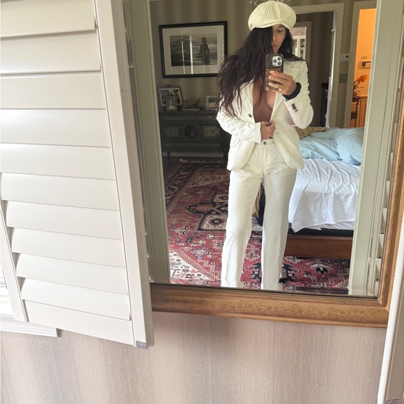 Dolce Gabbana white corduroy vintage pantsuit with matching hat. - Picture 8 of 15